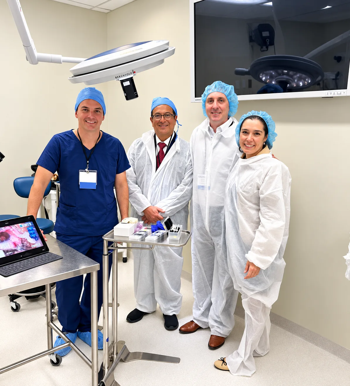 Equipo médico del Instituto de Glaucoma y Catarata de Perú